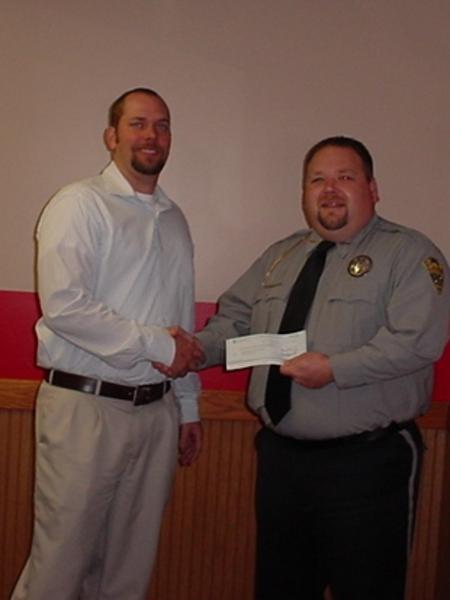 Sheriff Groves shaking hands with State Farm Agent Terry Bessman